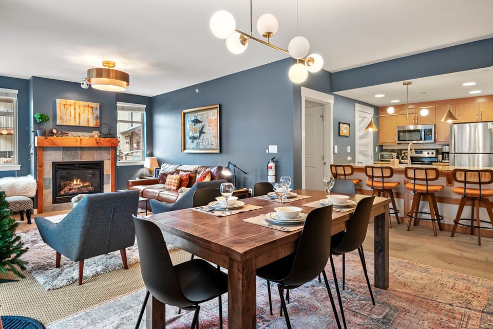 Fantastic Open Floor Plan with Mountain Views