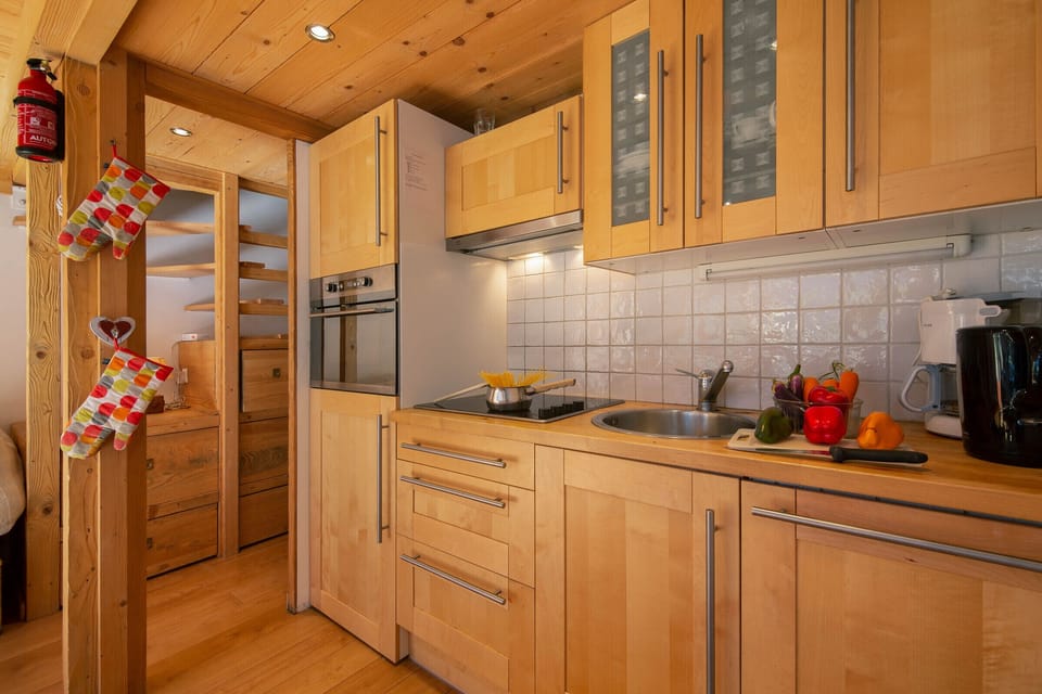 Kitchen area with dishwasher