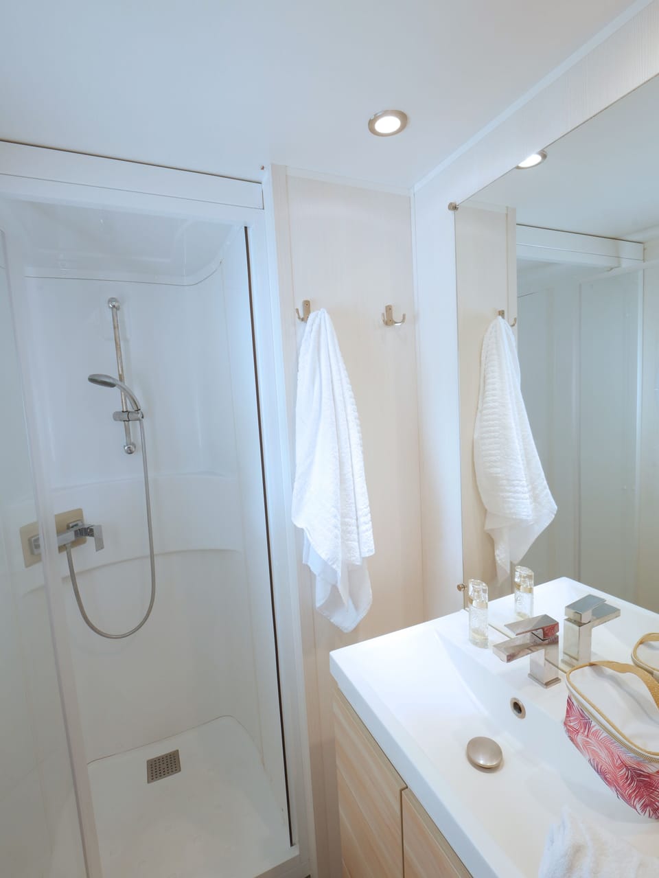 Mobile Home, 2 Bedrooms | Bathroom | Shower, rainfall showerhead