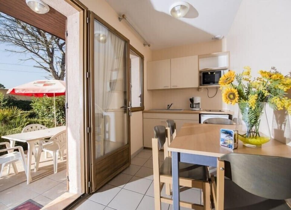 Cottage, 2 Bedrooms | In-room dining