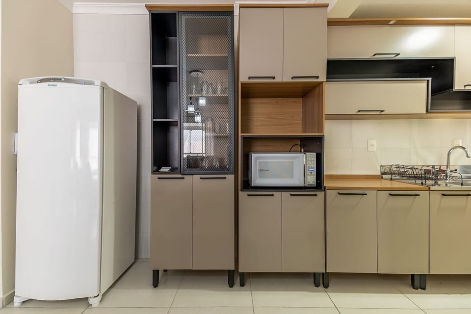 Apartment, Multiple Beds, Non Smoking | Private kitchen | Fridge, microwave, stovetop, cookware/dishes/utensils