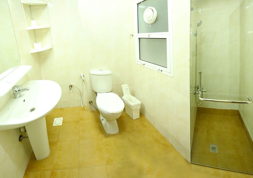 Rainfall showerhead, towels