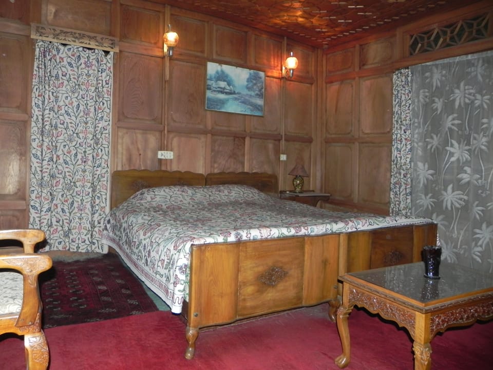 Deluxe Room | Blackout drapes, WiFi (free)