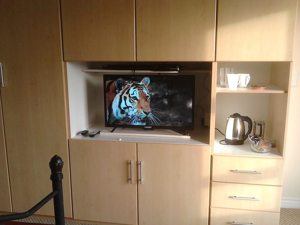 Deluxe Double Room, 1 Bedroom, Non Smoking, Mountain View | Free WiFi, bed sheets