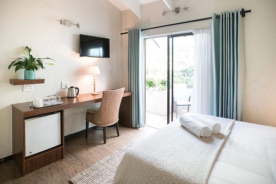 Executive Double Room | Desk, iron/ironing board, free WiFi, bed sheets