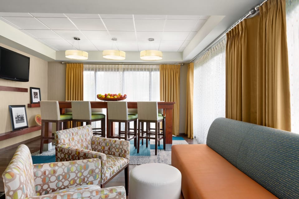 Lobby lounge