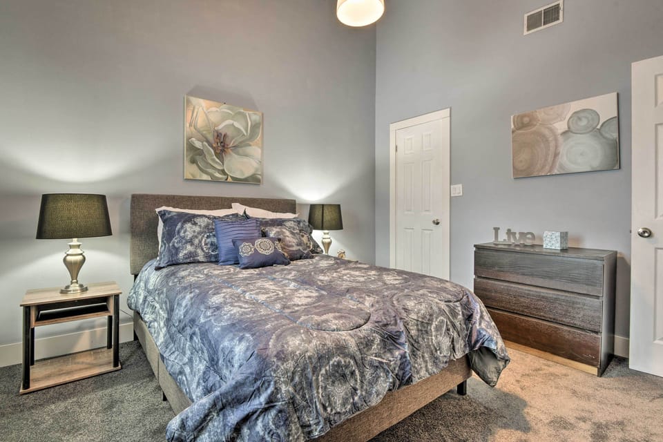 Bedroom 1 | Queen Bed