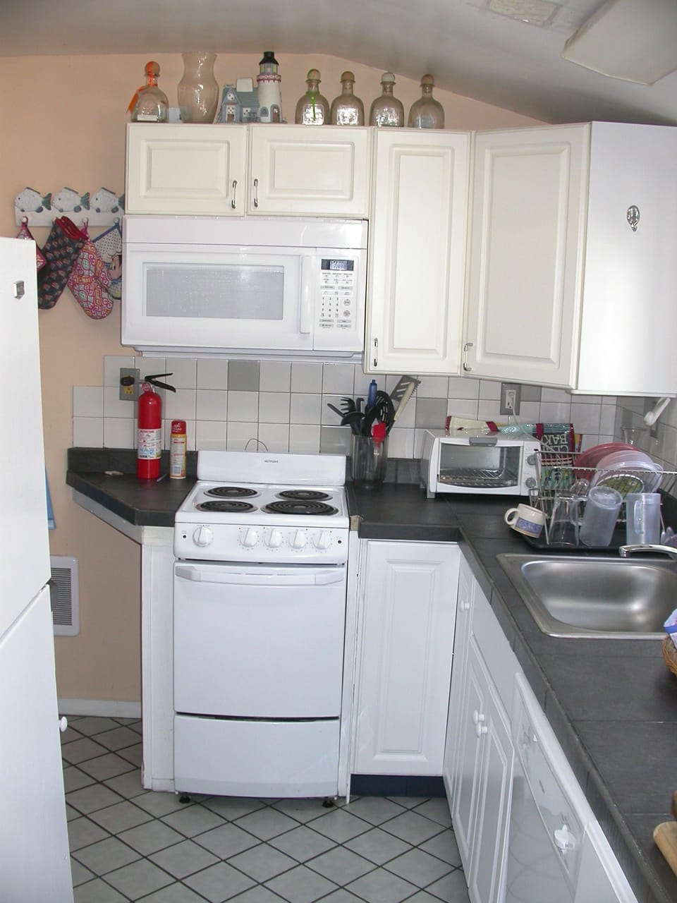 Kitchen - Dishwasher, Oven, Range, Microwave, Toaster, Coffee Maker