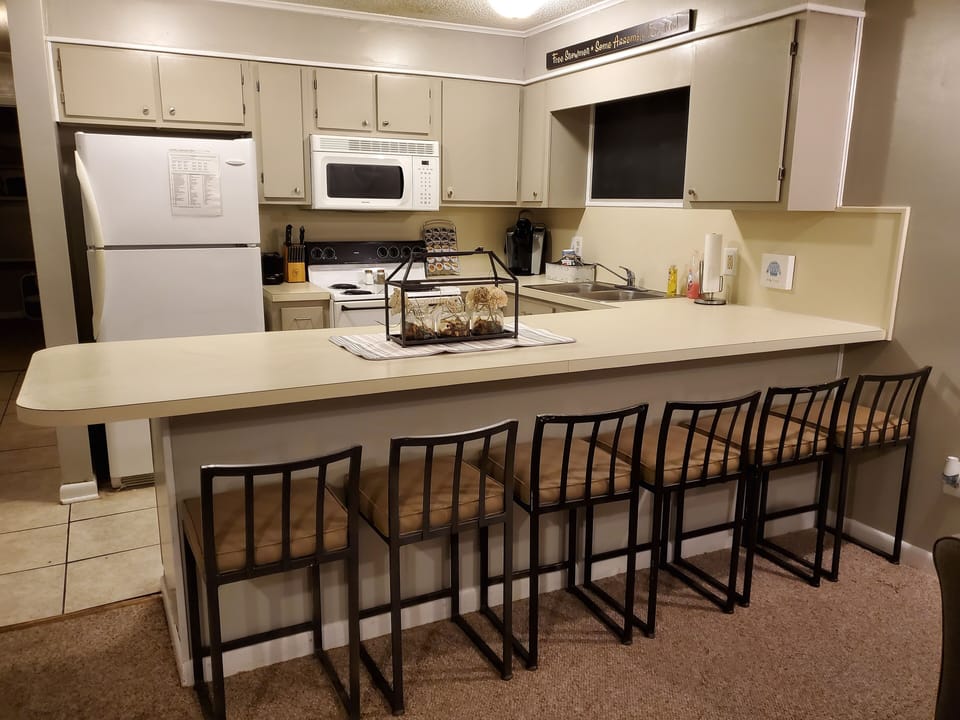 Eating Area 