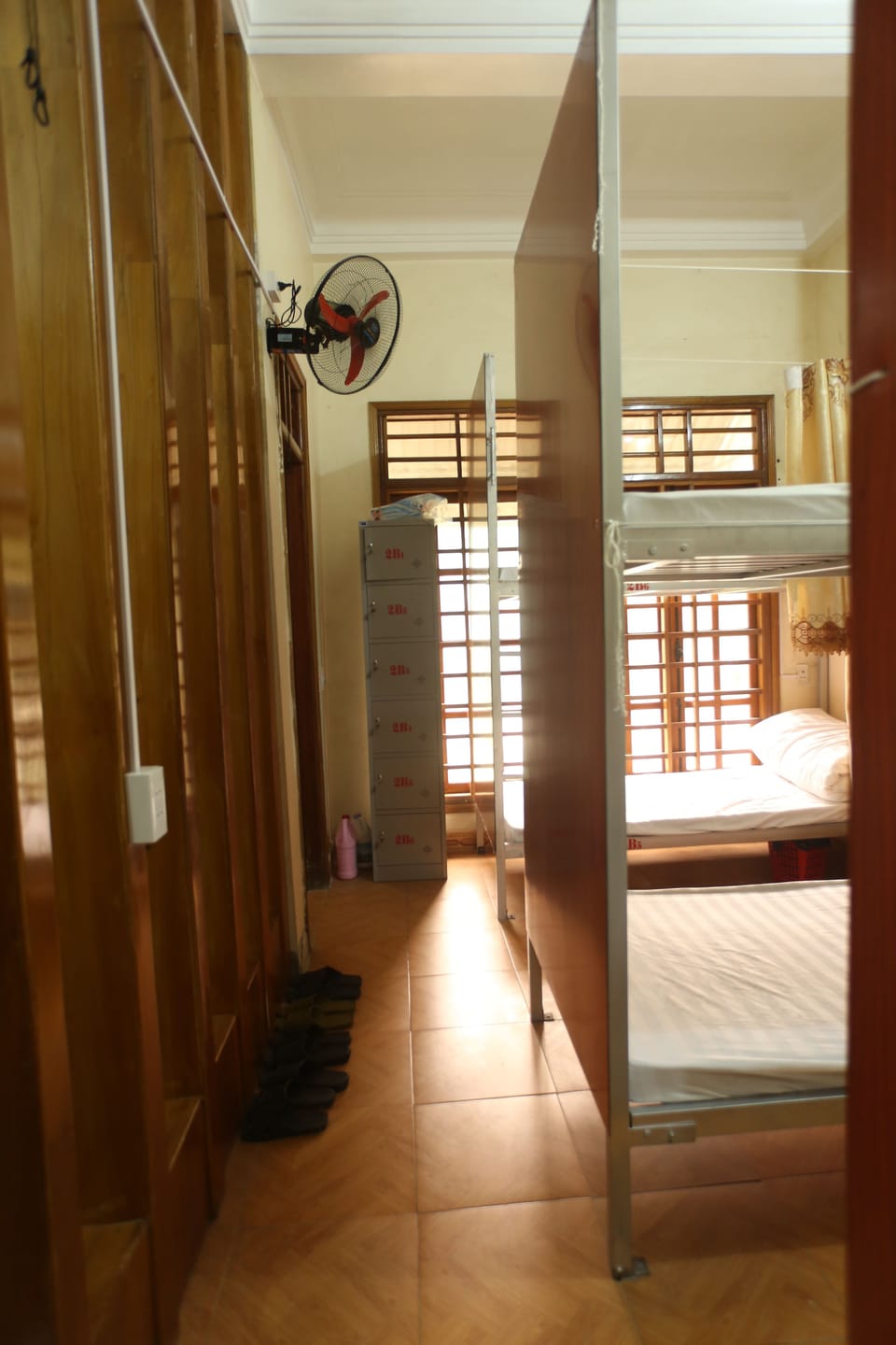 WiFi (free), bed sheets