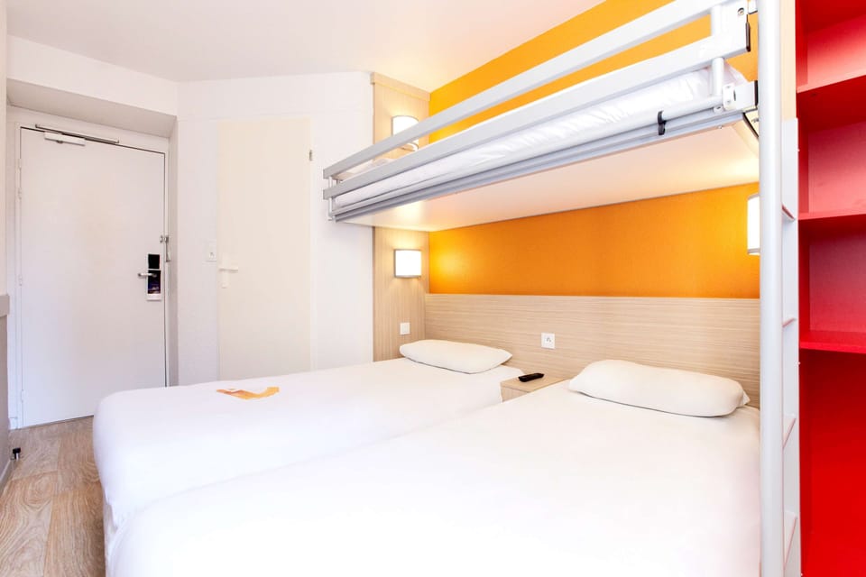 Premium bedding, in-room safe, desk, blackout drapes