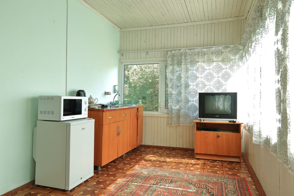 Cottage, 2 Bedrooms, Mountain View | Living area | Flat-screen TV
