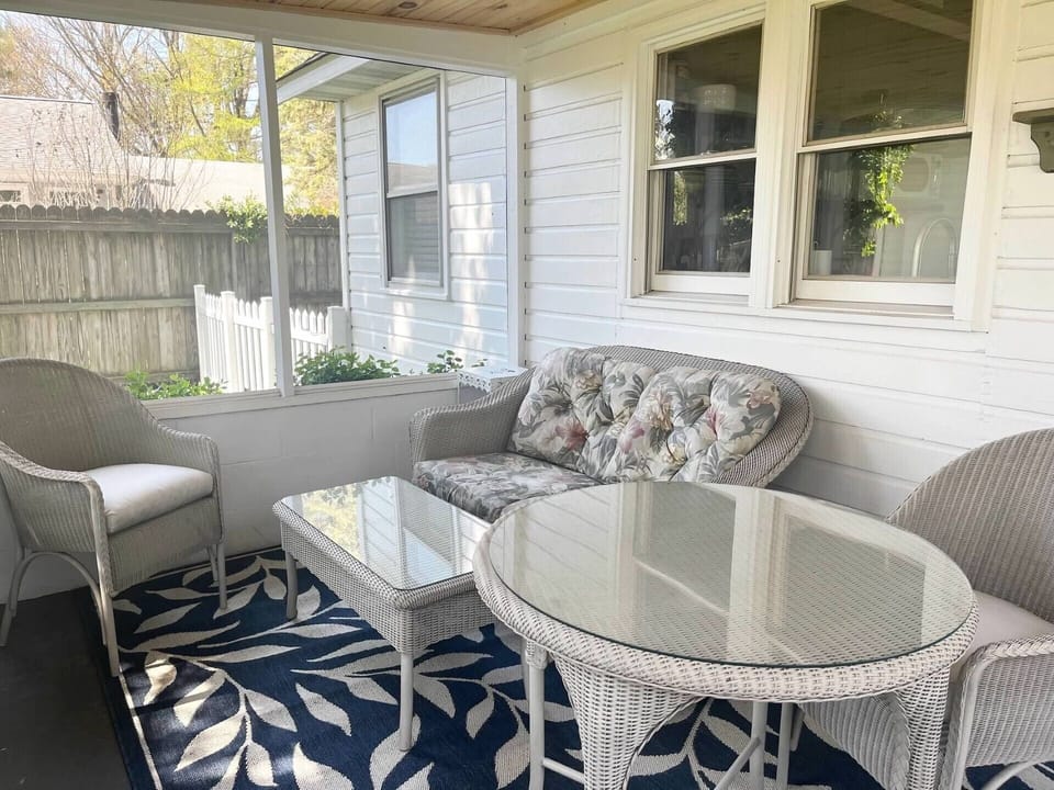 2025 screened in porch