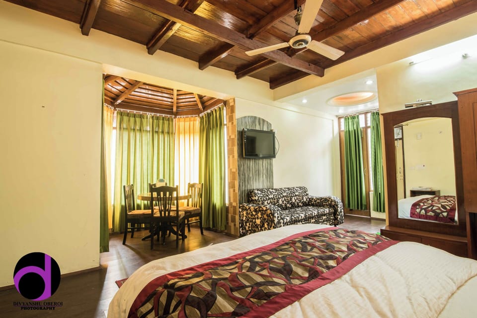 Executive Double or Twin Room, 1 King Bed, Non Smoking | Premium bedding, in-room safe, desk, soundproofing