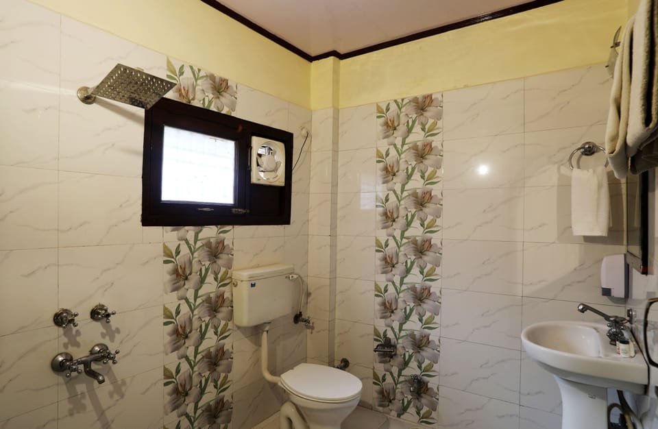family four poster | Bathroom | Shower, free toiletries, hair dryer, slippers
