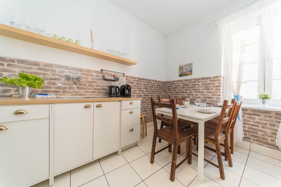Comfort Apartment, 2 Bedrooms | Private kitchen | Full-size fridge, oven, stovetop, coffee/tea maker