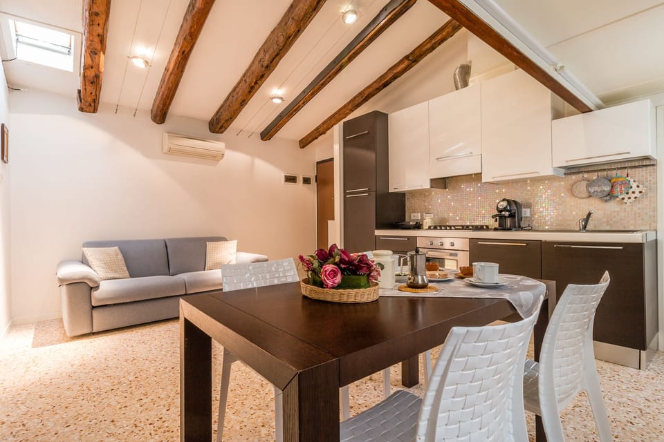 Apartment, 1 Bedroom | In-room dining