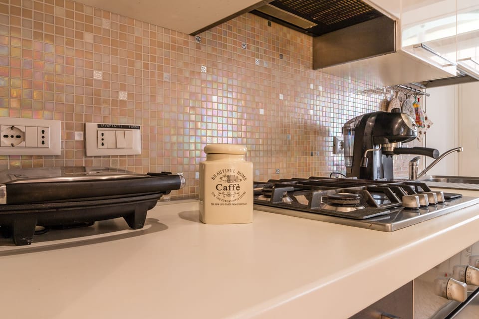 Apartment, 1 Bedroom | Private kitchen | Fridge, oven, stovetop, cookware/dishes/utensils