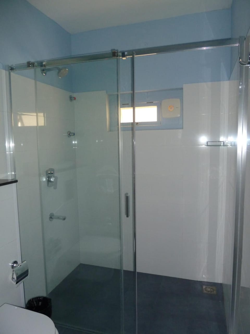 Shower, free toiletries, towels