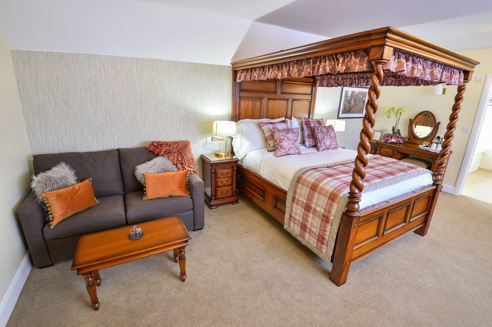 Family Room, 1 Double Bed with Sofa bed, Non Smoking | Desk, cribs (free), WiFi (free), bed sheets