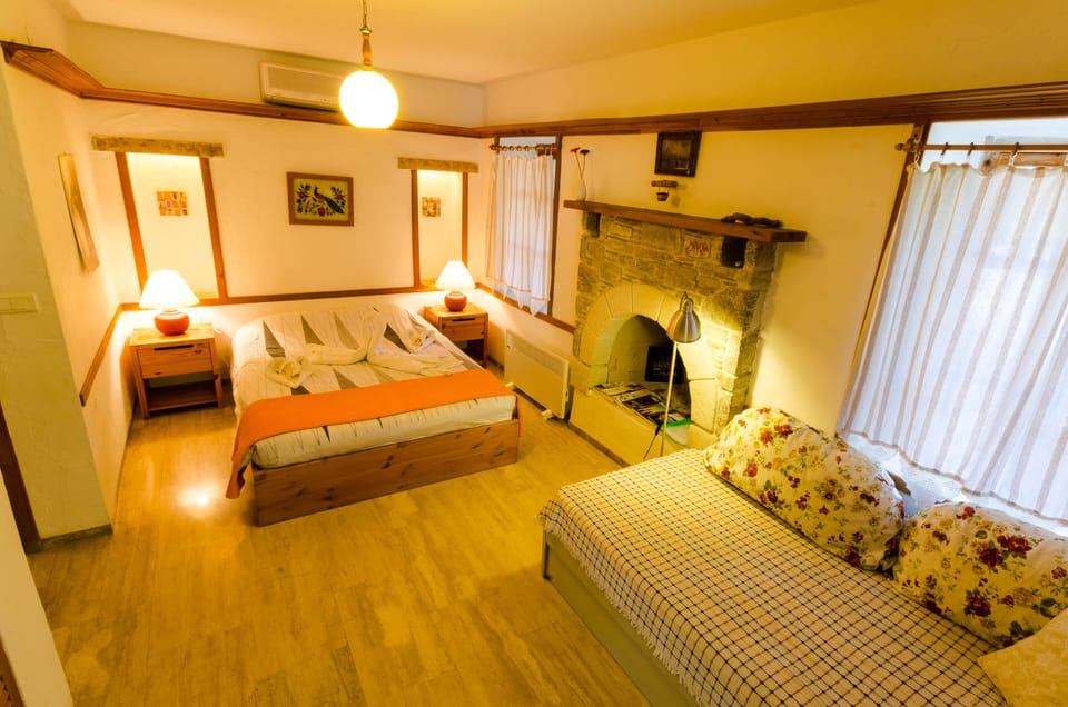 Studio | Individually decorated, desk, free WiFi, bed sheets