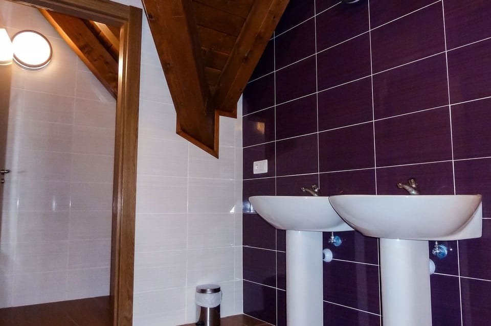 Bathroom sink