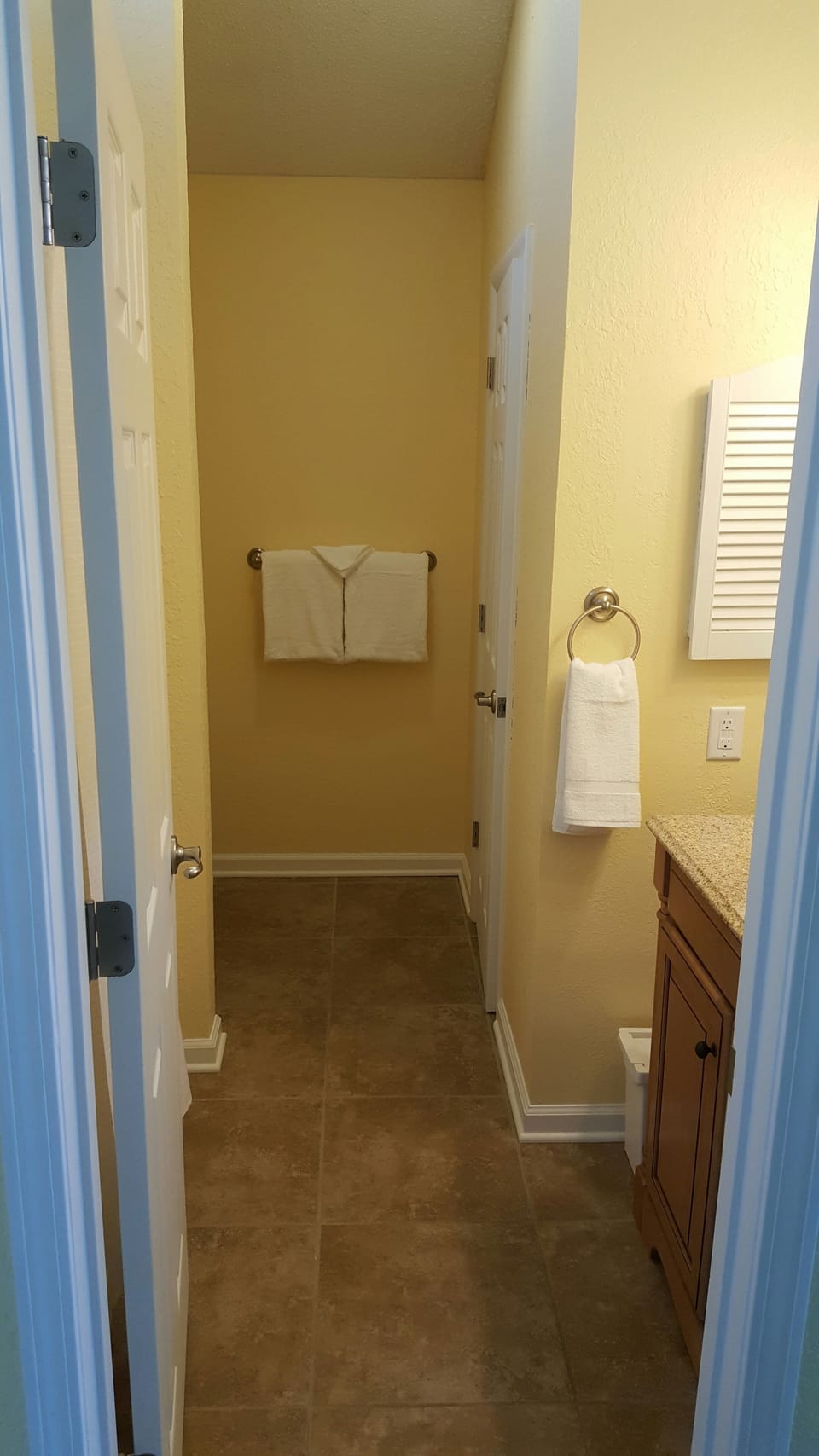 Upstairs Master Bath- full bath with vaulted ceiling!