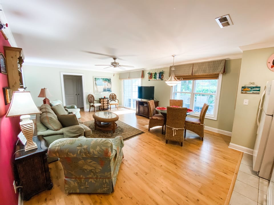 Lower level living area with full 2nd  kitchen and 2nd laundry
