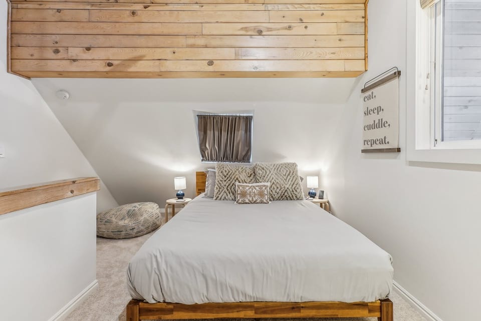 3rd floor Loft bedroom