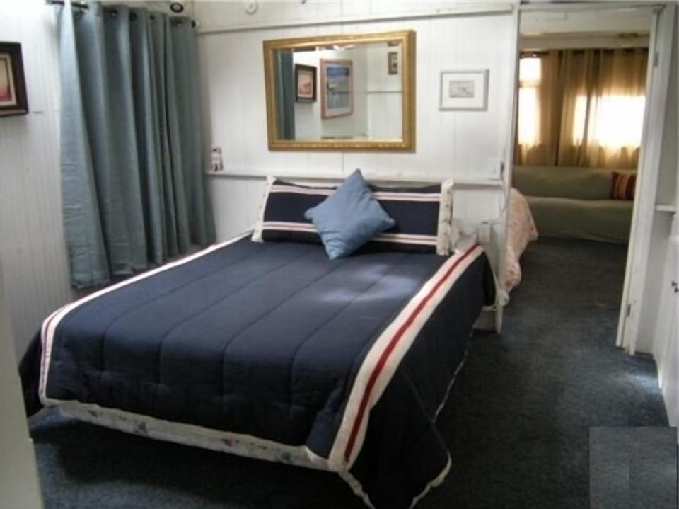 Bedroom 1:  Queen Bed and TV