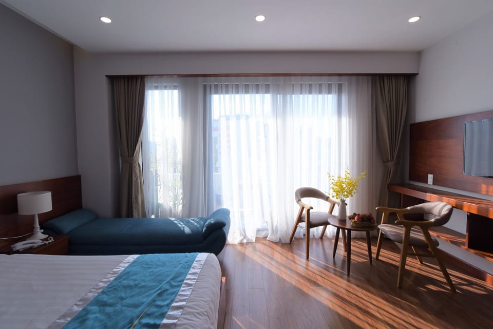 Deluxe Double Room | Minibar, in-room safe, desk, blackout drapes