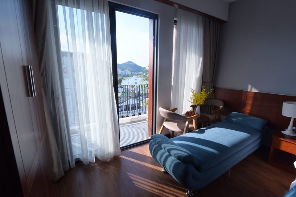 Deluxe Double Room | Minibar, in-room safe, desk, blackout drapes