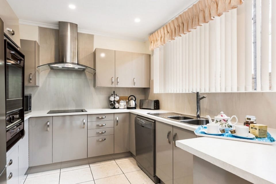 Townhome, 3 Bedrooms, 2 Bathrooms | Private kitchen | Full-size fridge, microwave, oven, stovetop