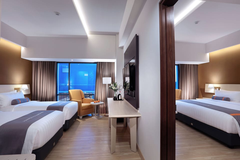 Deluxe Room | Minibar, in-room safe, desk, soundproofing