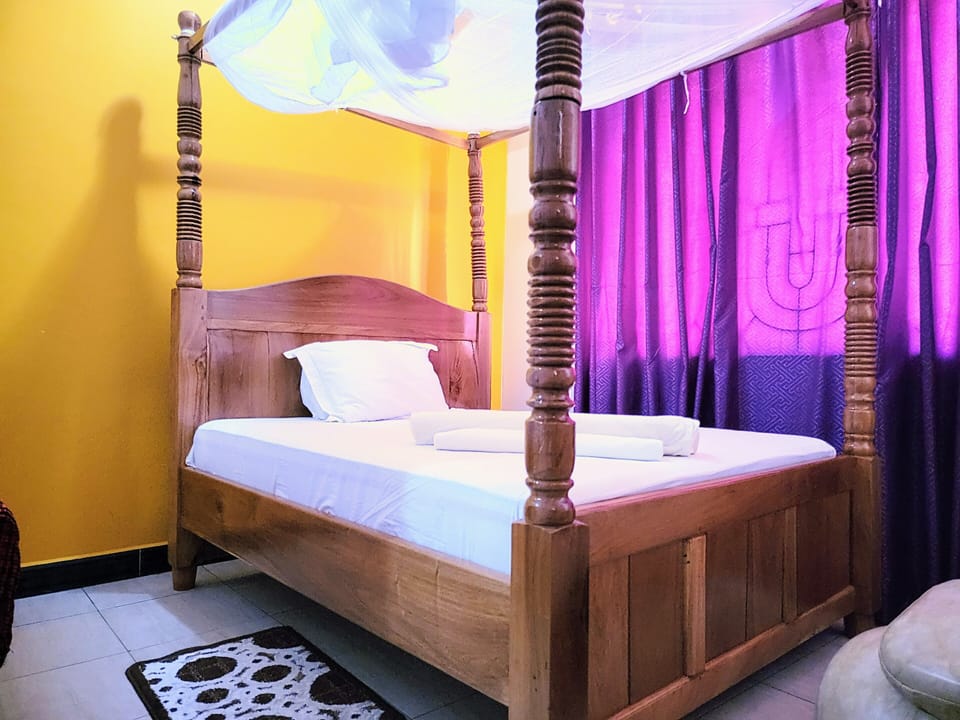 Standard Double Room, Non Smoking | Bed sheets
