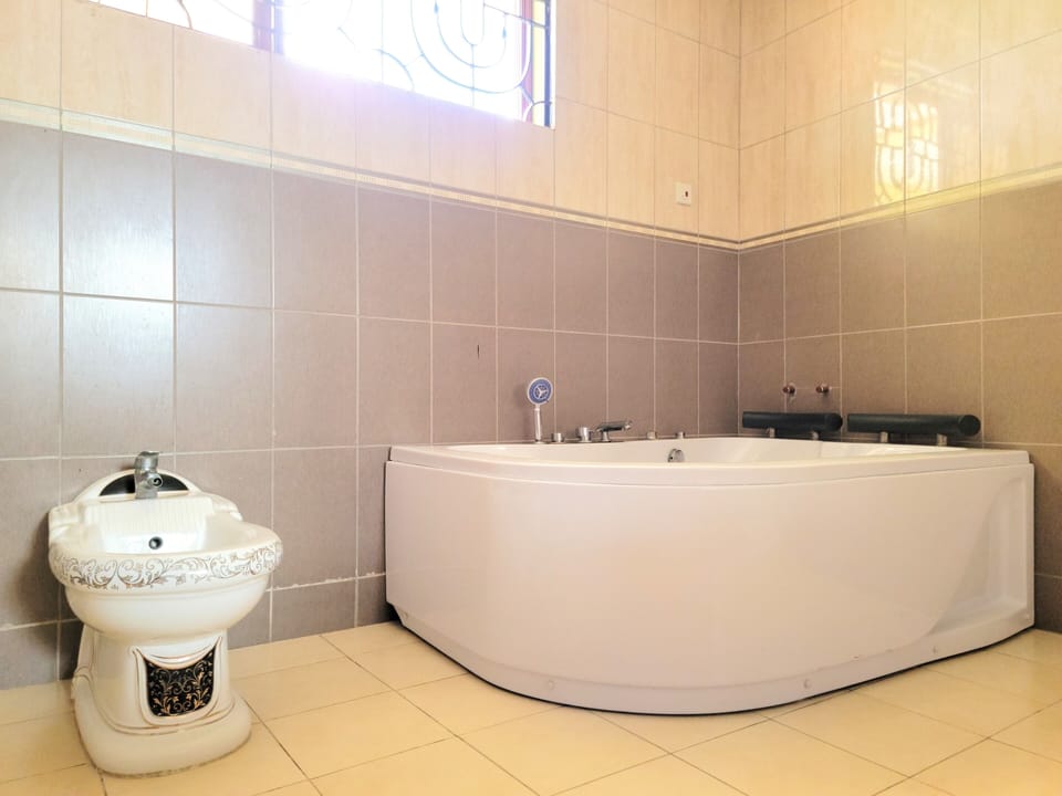 Superior Double Room, Non Smoking | Bathroom | Shower, rainfall showerhead, free toiletries, slippers
