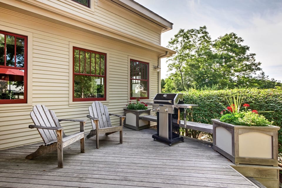 Private Deck | Gas Grill