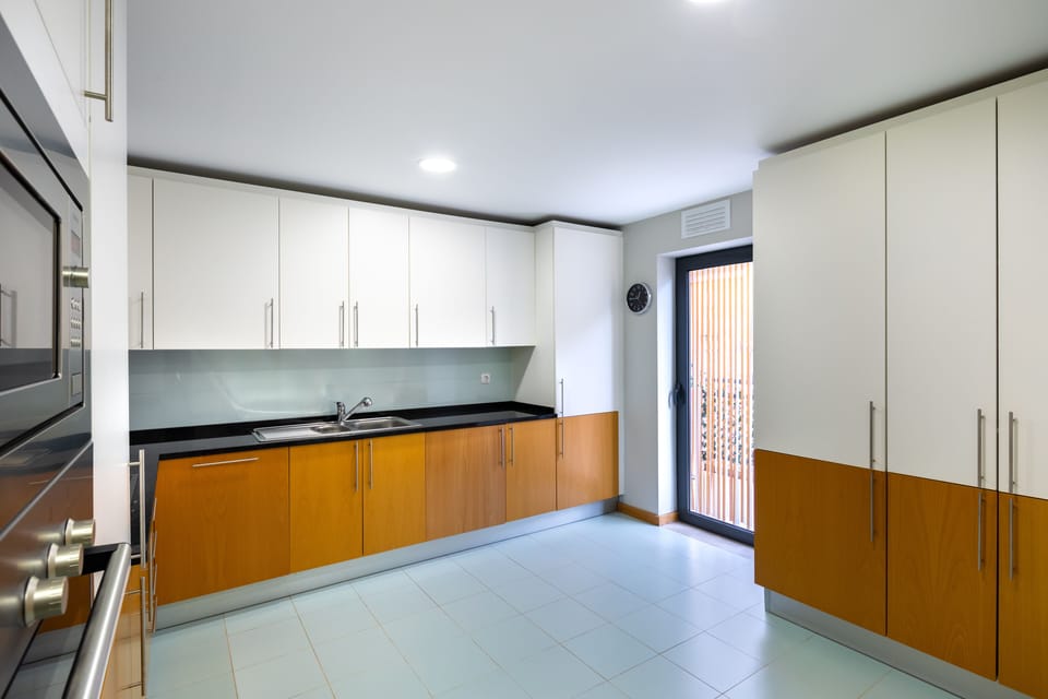 Kitchen with built in appliances, fully equipped and central vacuum.
