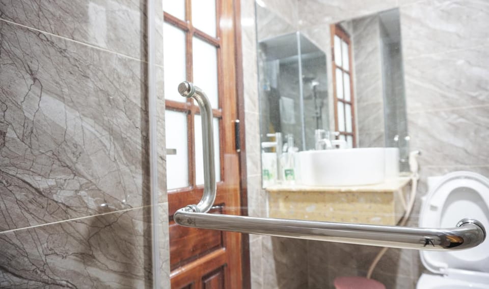 Hung Long Hostel Hotel in Vietnam
