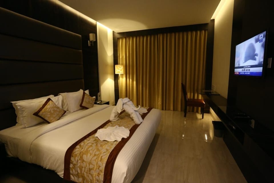 Executive Room | Egyptian cotton sheets, premium bedding, desk, WiFi (free)