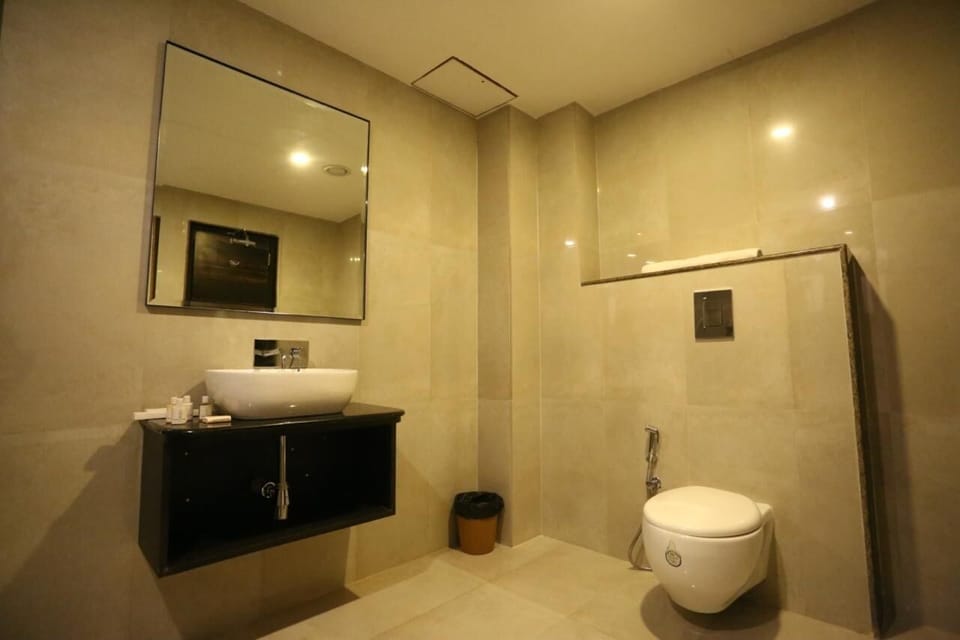 Shower, free toiletries, towels, soap