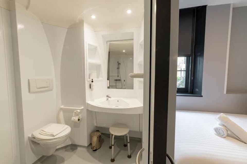 Accessible Double Room | Bathroom