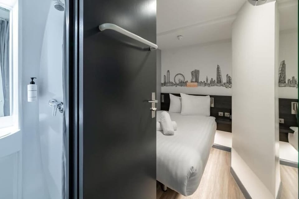 Standard Double Room without Window | Free WiFi, bed sheets