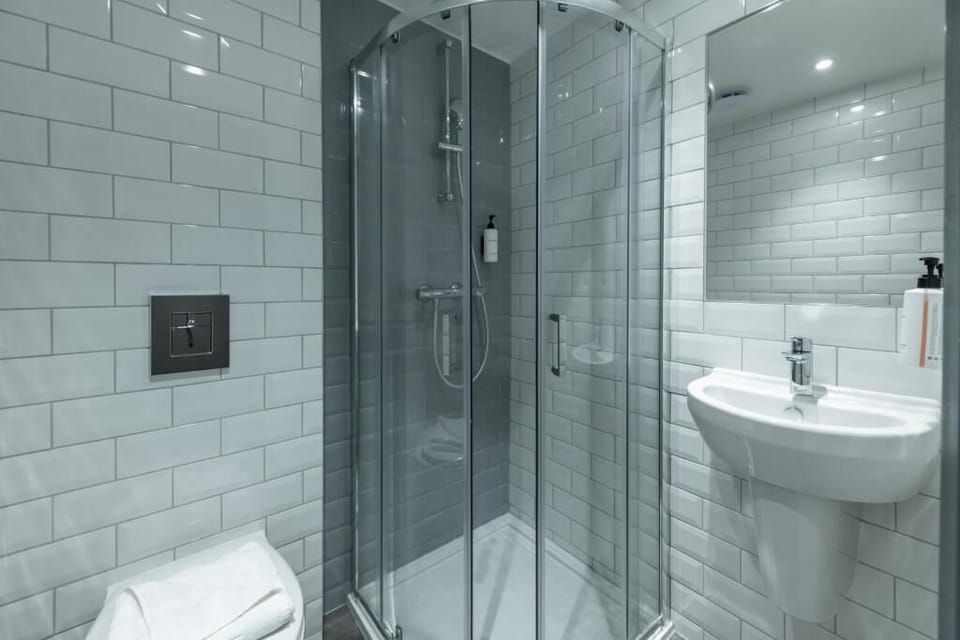 Family Triple Room | Bathroom