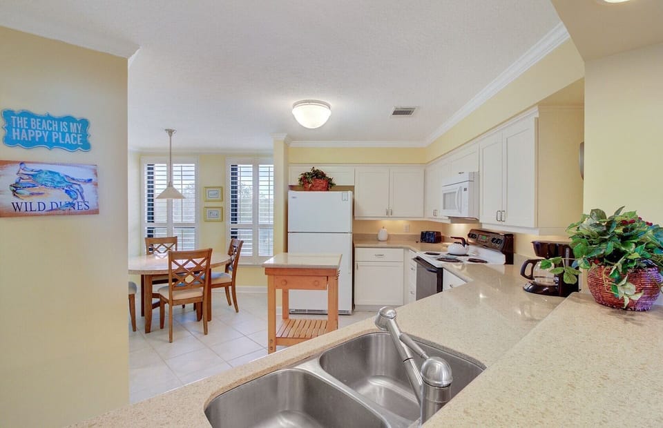 Fantastic kitchen.