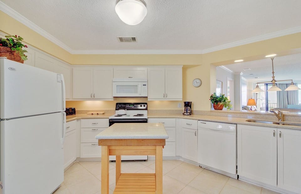 Kitchen with excellent appliances.