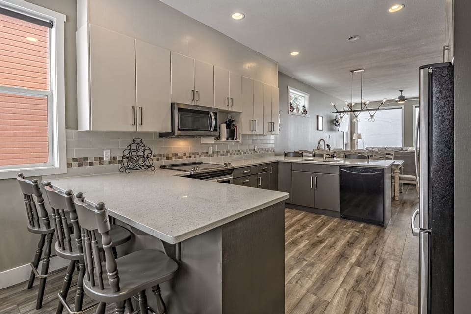 Fully Renovated Modern Kitchen