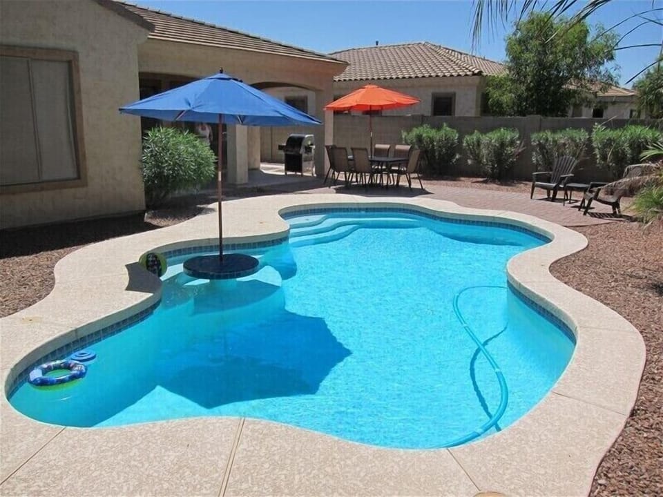 Enjoy the Built in Table in the private pool