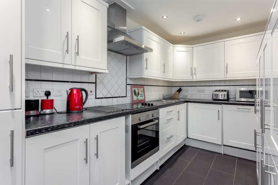 Kitchen- modern and fully equipped