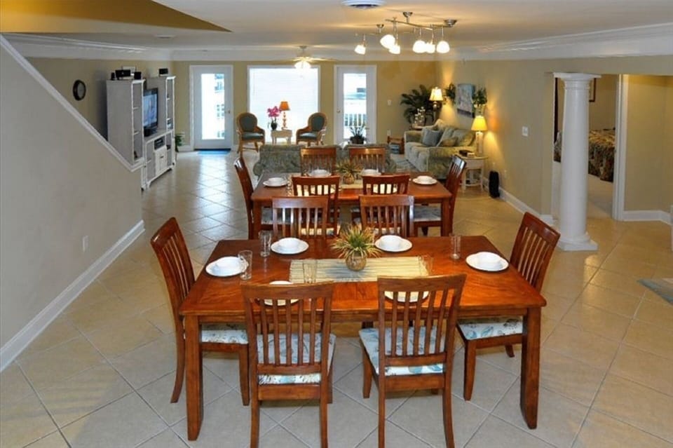 Dining area seats 20! Large enough for everyone!